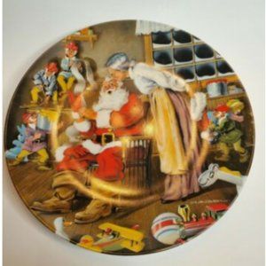 1982 Royal Manor Porc A Kiss For Santa Coll Plate